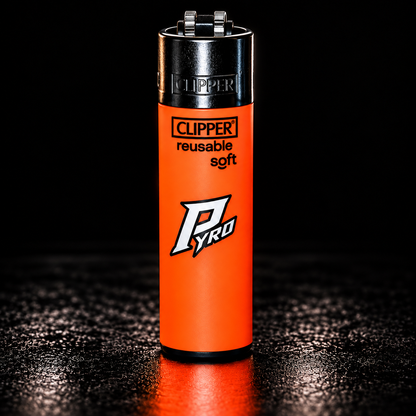 PYRO Clipper Feuerzeug – 4 Farben | Nachfüllbar & Wiederverwendbar