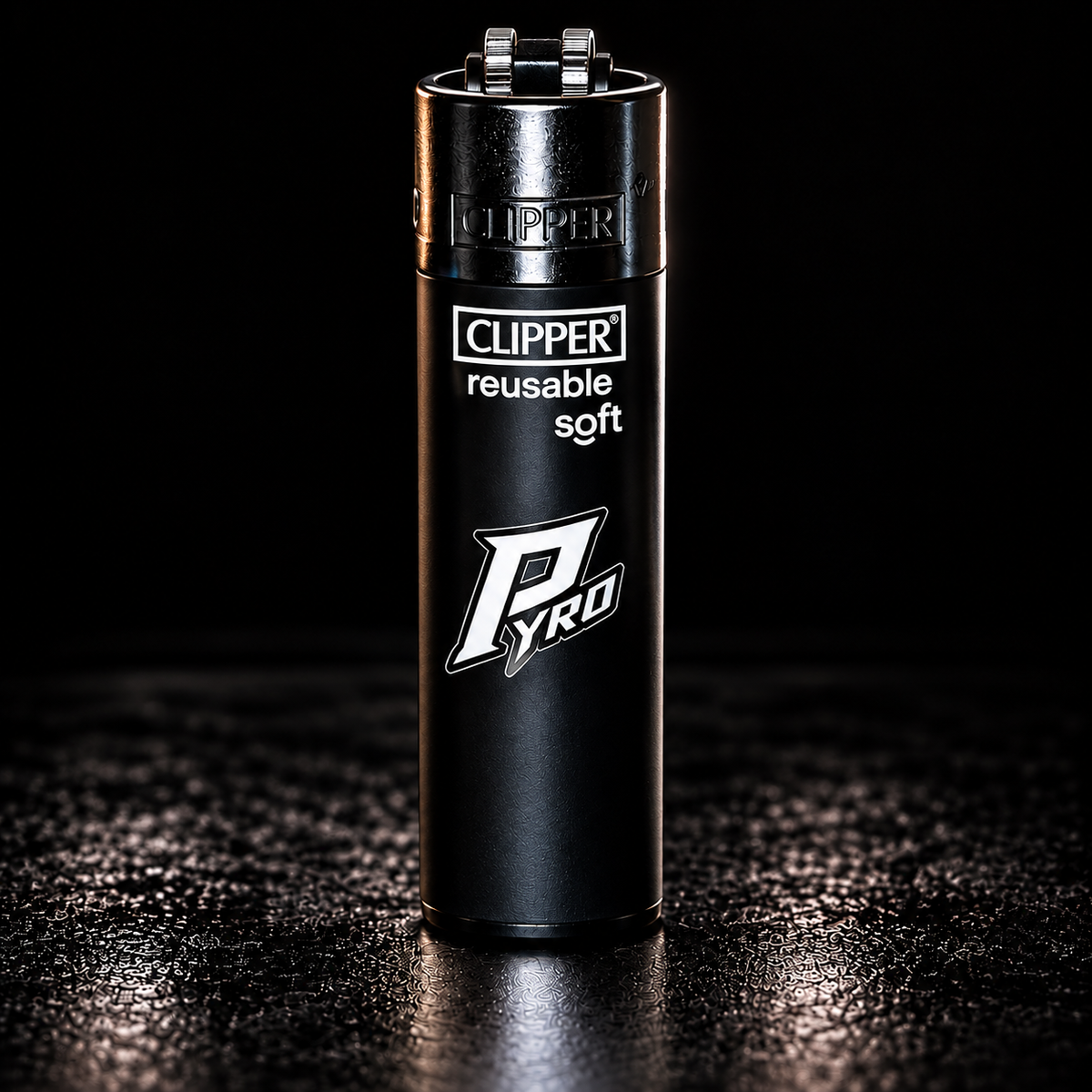 PYRO Clipper Feuerzeug – 4 Farben | Nachfüllbar & Wiederverwendbar